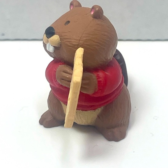 BNWT Vintage 1993 Hallmark Merry Miniature Beaver with Heart Cut Out - Picture 9 of 11